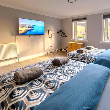 Дом отдыха Cosy 4 Bedroom In - Free Parking