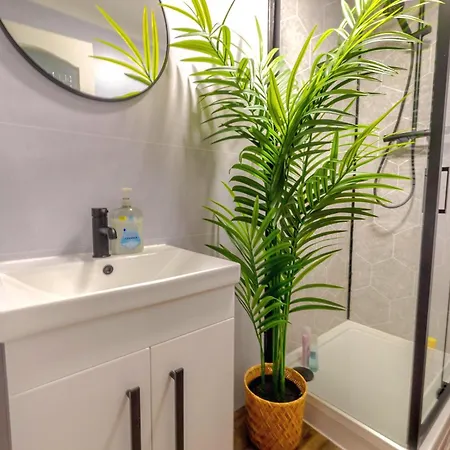 Cosy 4 Bedroom In - Free Parking Tatil Evi *