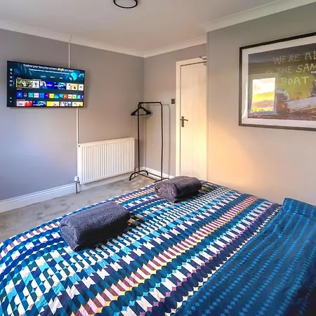 Cosy 4 Bedroom In - Free Parking Дом отдыха Глазго