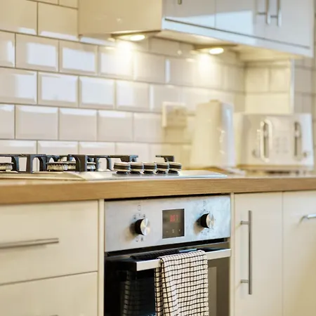 Modern 2 Bed Flat With Free Parking شقة غلاسغو