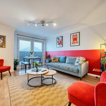 Modern 2 Bed Flat With Free Parking Glasgow