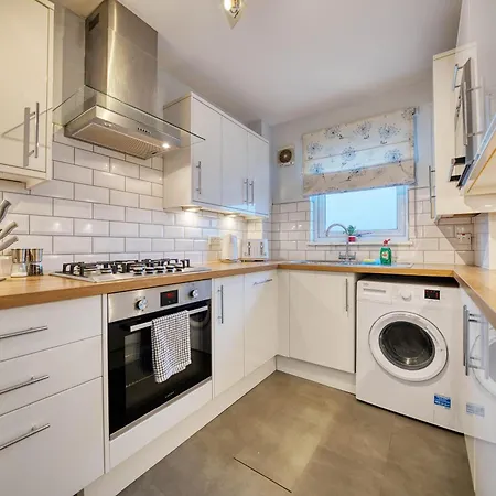 Apartamento Modern 2 Bed Flat With Free Parking *