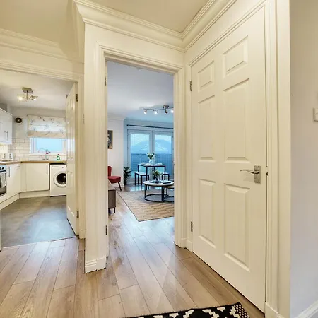 Modern 2 Bed Flat With Free Parking 格拉斯哥