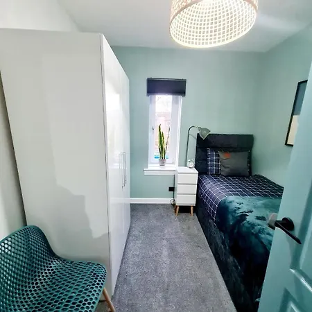 Bright 3br Walking Distance To Town - Free Parking