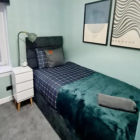 Bright 3br Walking Distance To Town - Free Parking