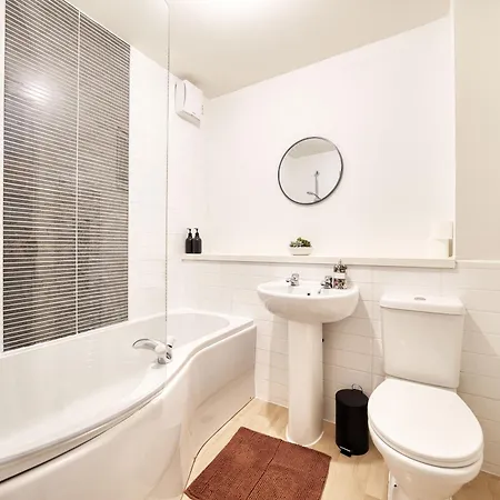 Bright 2 Bedroom With Free Parking Apartment