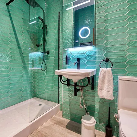 Grand Station 2 Bed A1 *