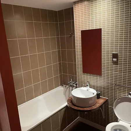 5 Beds ,4 Bedroom Duplex West Of Near Centre Lejlighed Glasgow