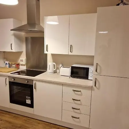 Archillects Entire Two Bedroom Comfy House - Free Parking *