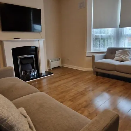 Semesterbostad Archillects Entire Two Bedroom Comfy House - Free Parking *