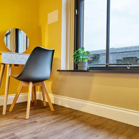 Lovely Station 1 Bed A6