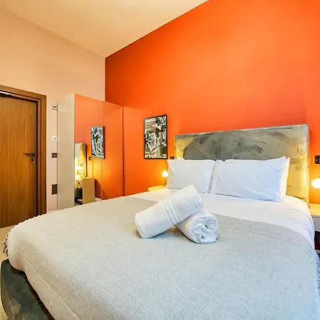 Stunning Station 2 Bed B4 Apartman