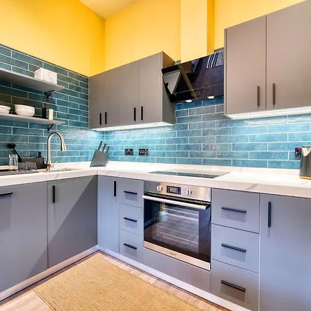 Spacious Station 2 Bed B3 * Glasgow