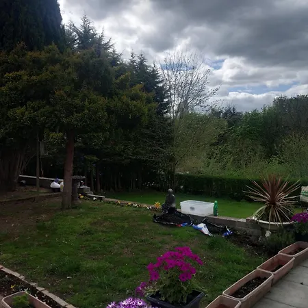 דירה Busby Apartments