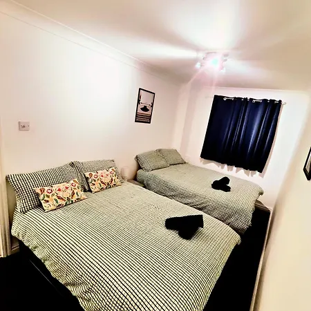 Apartament La Casita, Quarry - 2 Bedroom Entire With Free Parking Glasgow