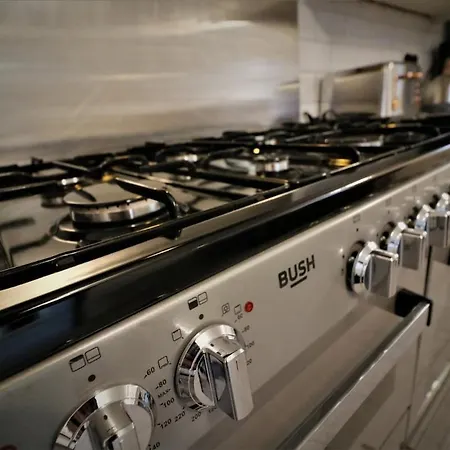 10 Bedrooms Pool Table Garden Piano *