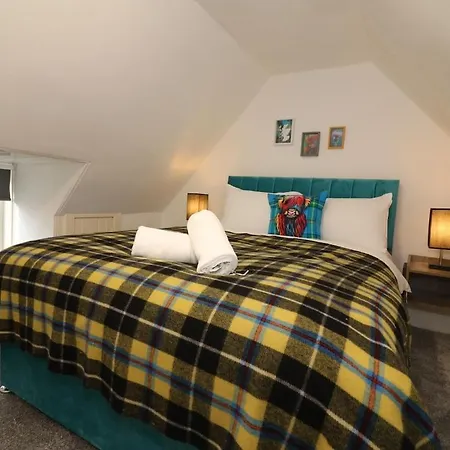 10 Bedrooms Pool Table Garden Piano