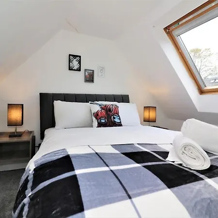 10 Bedrooms Pool Table Garden Piano