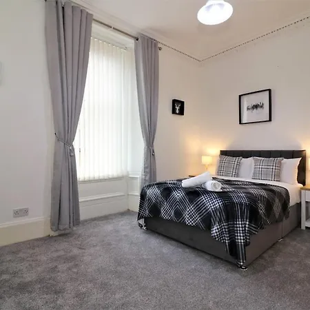 10 Bedrooms Pool Table Garden Piano 빌라