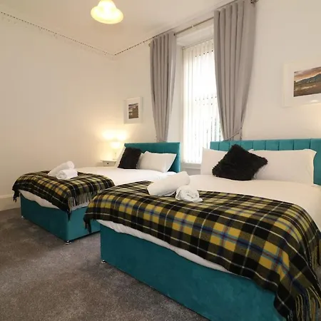 10 Bedrooms Pool Table Garden Piano *