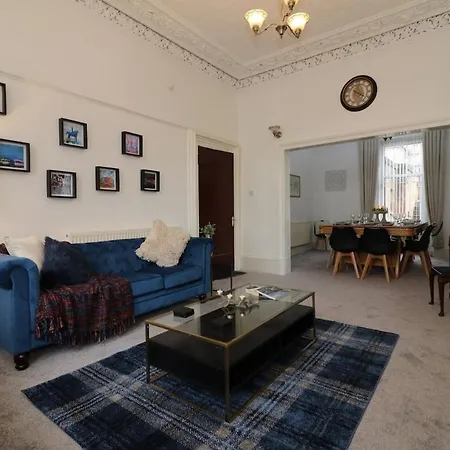 10 Bedrooms Pool Table Garden Piano