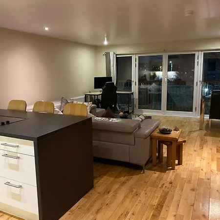 Centre 2 Bedroom Apartment, Secure Parking.