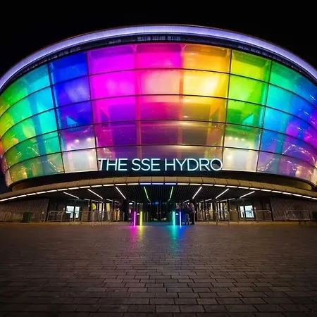 With River View Next To Hydro アパート グラスゴー