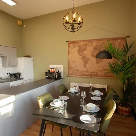 Getaway With Free Parking Feriehus