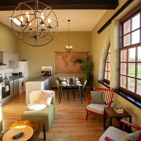 Getaway With Free Parking Holiday home Glasgow