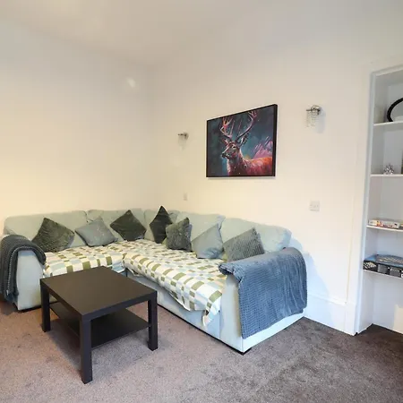 Appartement 2 Bed Flat - Street Parking