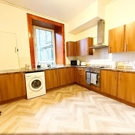 Apartament 2 Bed Flat - Street Parking *