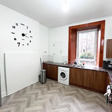Apartament 2 Bed Flat - Street Parking *