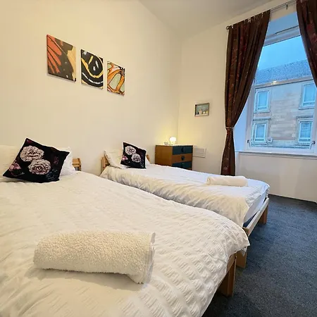 2 Bed Flat - Street Parking Appartement *