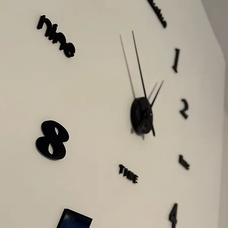 Apartament 2 Bed Flat - Street Parking