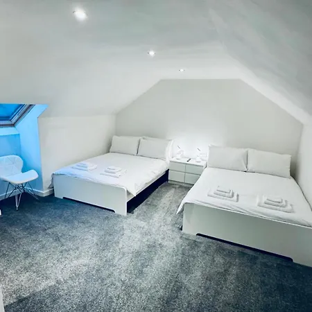 Modern 2 Bedroom House With Loft Conversion