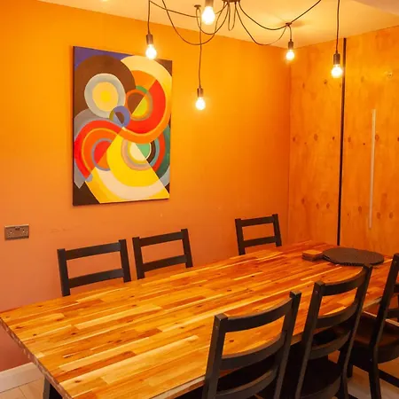 Beautiful 2 Bed Flat With A Private Terrace *