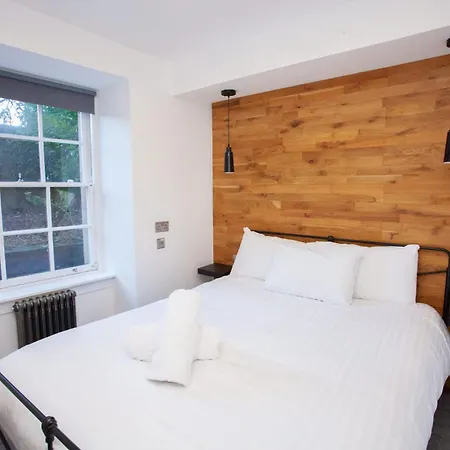 Beautiful 2 Bed Flat With A Private Terrace Appartamento Glasgow