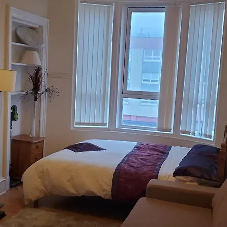 Flat In Close To Local Amenities