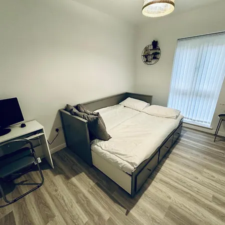 Modern Flat In Free Parking & Wifi Apartamento *