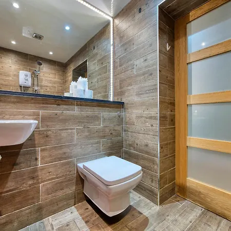 Stylish 3-bedroom In Apartman
