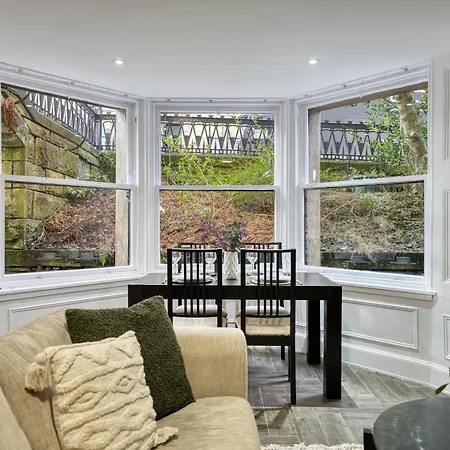 Stylish 3-bedroom In Glasgow