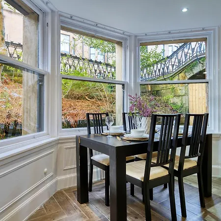 Apartment Stylish 3-bedroom In Glasgow