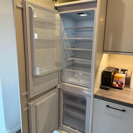 Apartment Modern Flat In Free Parking & Wifi Glasgow