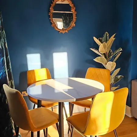 דירה Beautiful Self Contained With Garden גלאזגו