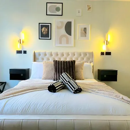 3-bed In Holiday home Glasgow