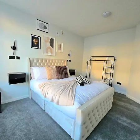 3-bed In Holiday home Glasgow