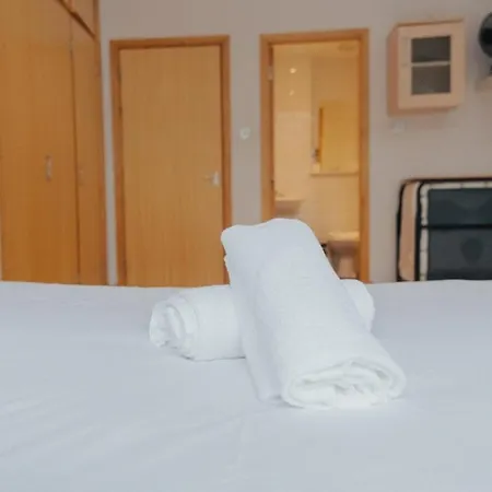 2 Bed Renfield St Center *