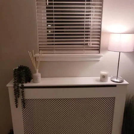 Stylish Modern 3 Bedroom House Free Parking *