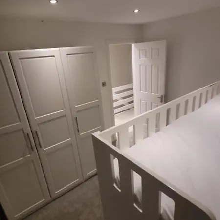 Stylish Modern 3 Bedroom House Free Parking Glasgow