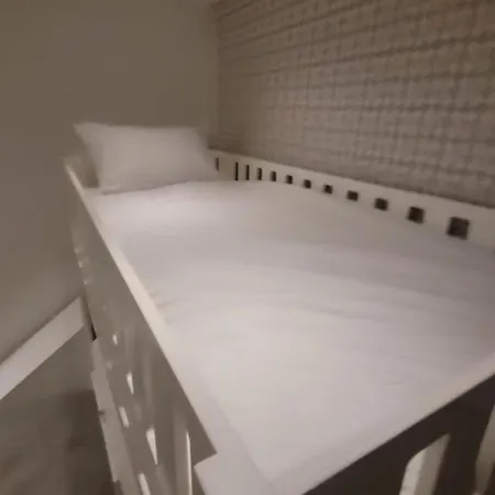 3 Bedroom Sleeps 6 Free Parking * Glasgow